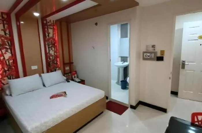 Sogo Lrt Monumento Stn Hotel