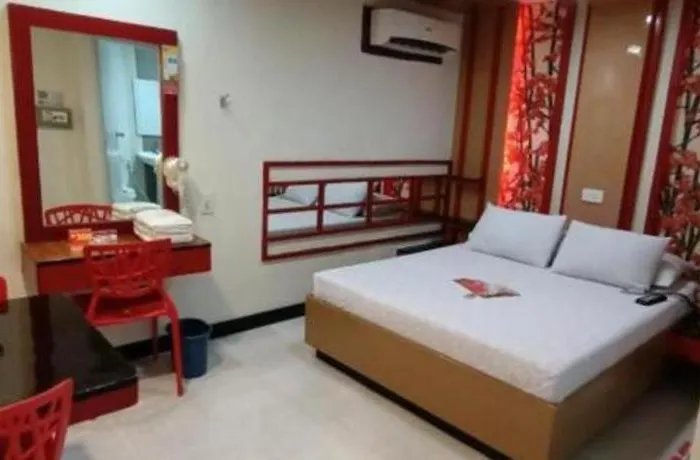 Sogo Lrt Monumento Stn Hotel