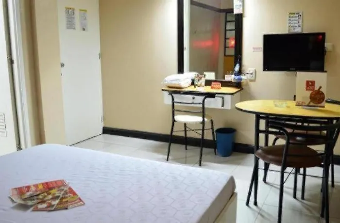Sogo Lrt Monumento Stn Hotel 2*